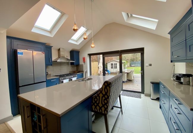 House in Ascot - Ascot - Stunning - Four Bedroom (Three Bathroom) House with Garden Office 