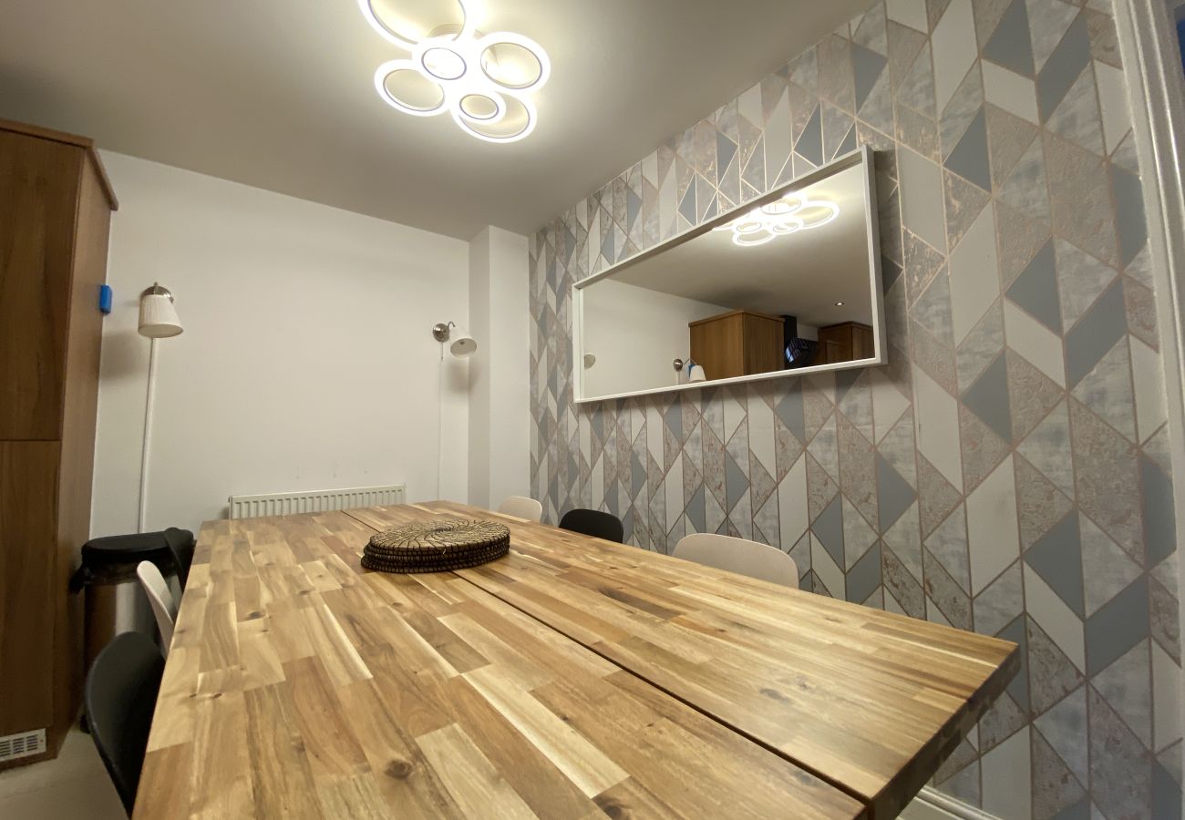 House in Bracknell - Bracknell - Stylish - Three Bedroom (Three Bathroom) House 