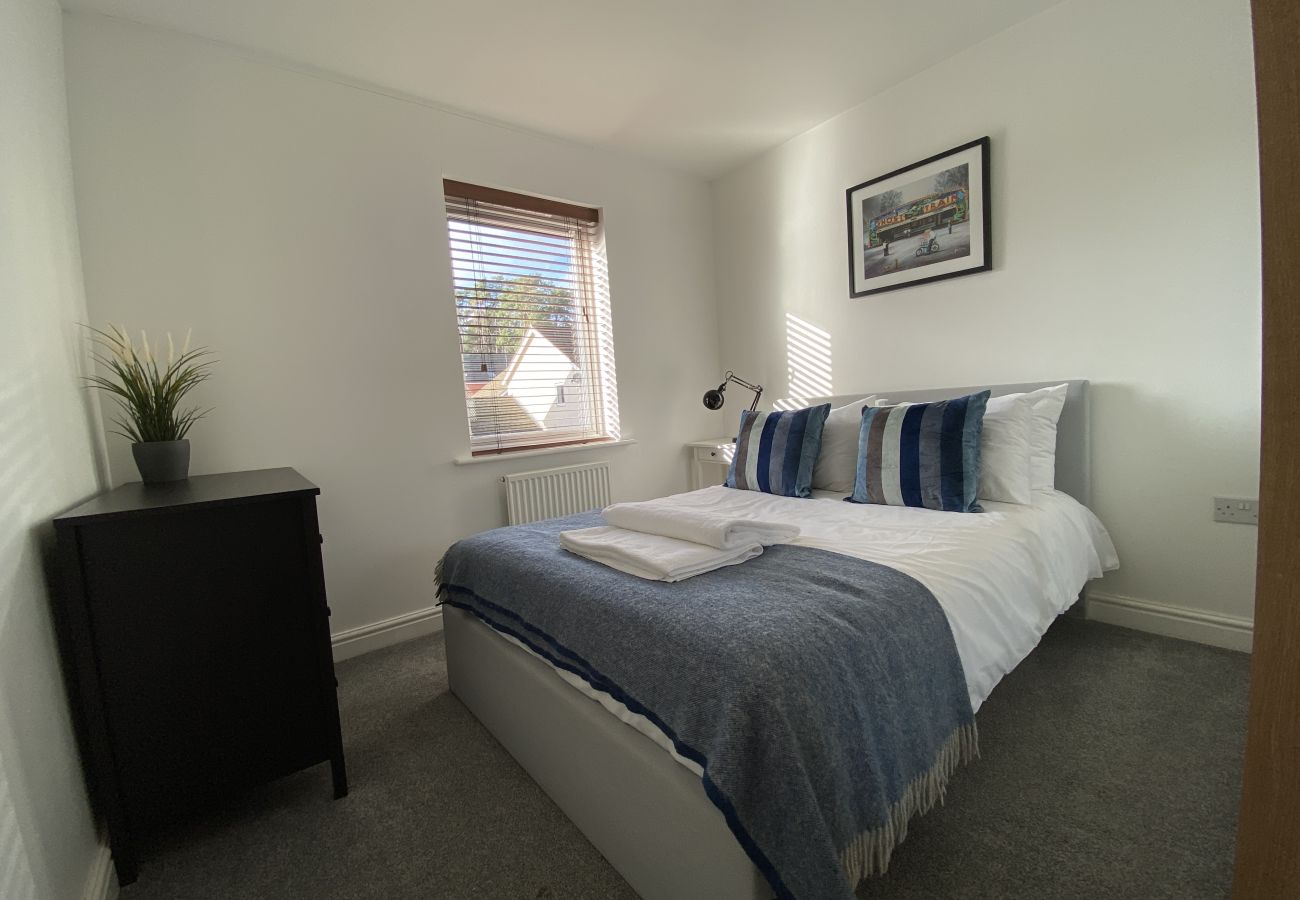 House in Bracknell - Bracknell - Stylish - Three Bedroom (Three Bathroom) House 