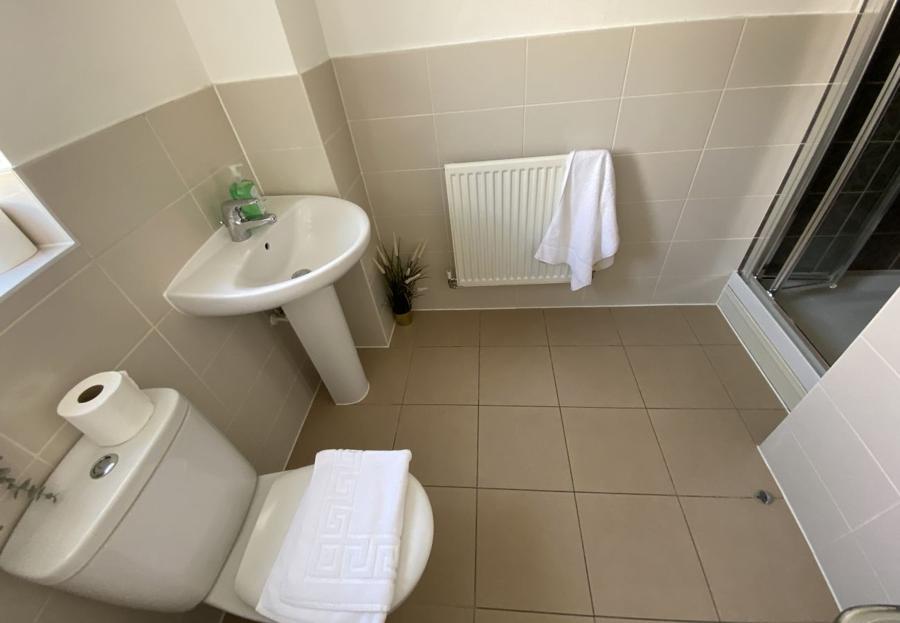 House in Bracknell - Bracknell - Stylish - Three Bedroom (Three Bathroom) House 