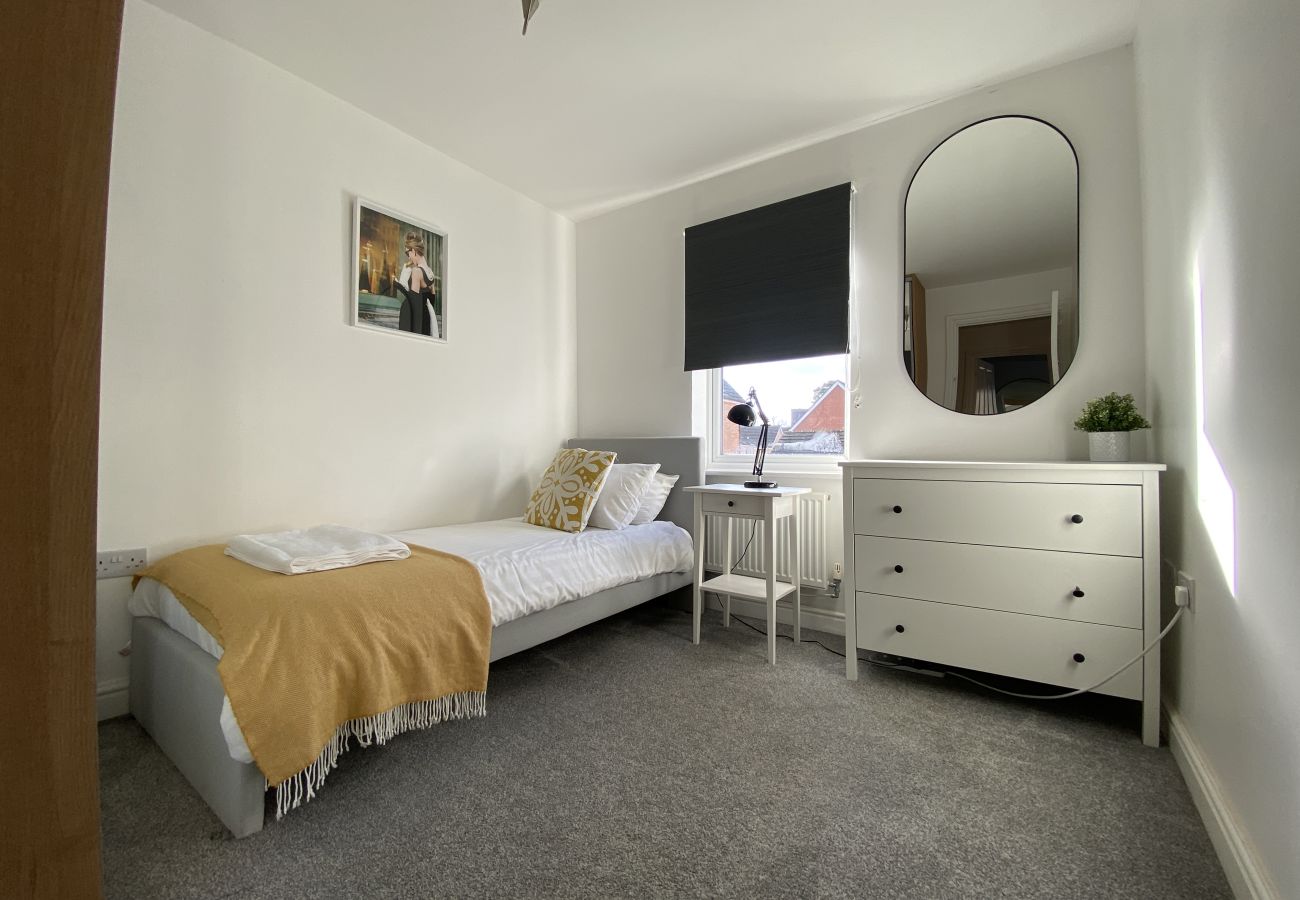 House in Bracknell - Bracknell - Stylish - Three Bedroom (Three Bathroom) House 