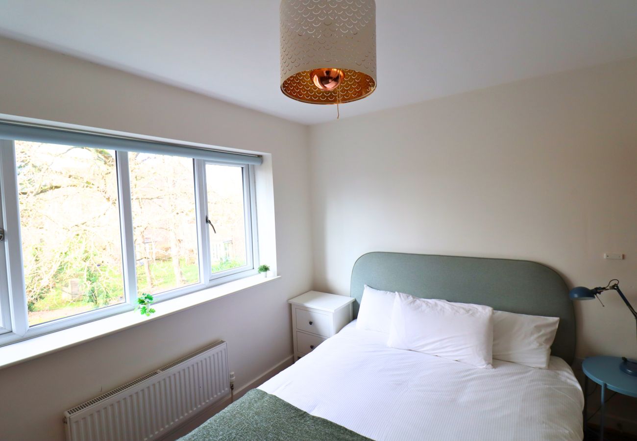Apartment in Wokingham - Wokingham - Contemporary, Spacious - Three Bedroom (Two Bathroom) Apartment