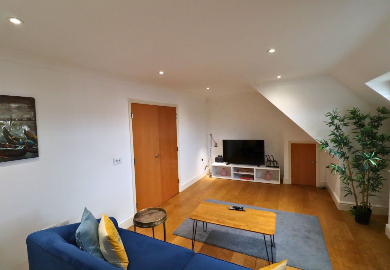 Apartment in Addlestone - Addlestone - Spacious - Two Bedroom (Two Bathroom) Apartment 