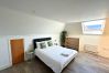 Apartment in Addlestone - Addlestone - Spacious - Two Bedroom (Two Bathroom) Apartment  Apartment in Addlestone - Addlestone - Spacious - Two Bedroom (Two Bathroom) Apartment