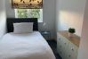 Apartment in Addlestone - Addlestone - Stylish / Modern - Two Bedroom (Two Bathroom) Apartment  Apartment in Addlestone - Addlestone - Stylish / Modern - Two Bedroom (Two Bathroom) Apartment