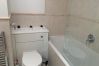 Apartment in Addlestone - Addlestone - Spacious / Stunning - Two Bedroom (Two Bathroom) Apartment 