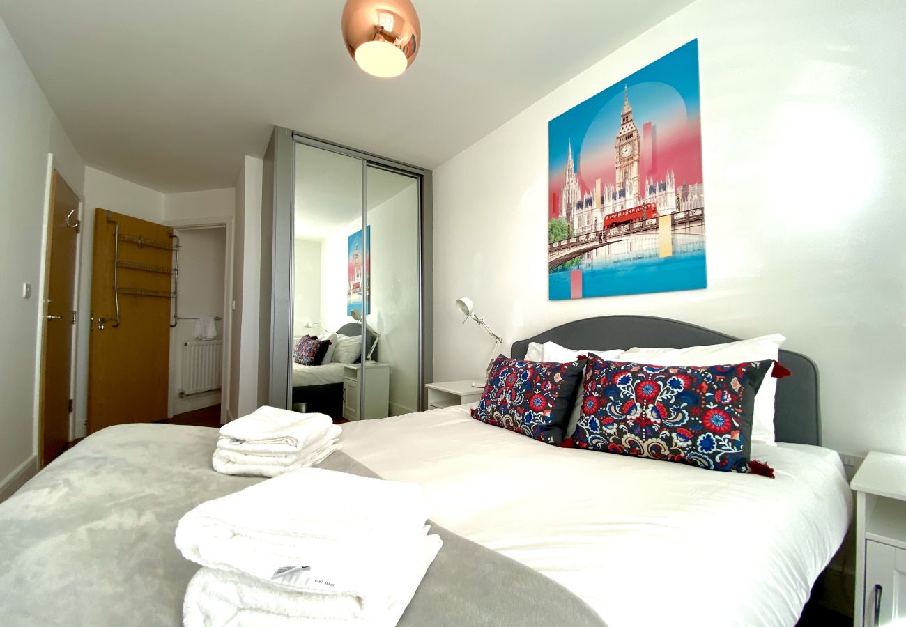 Apartment in Maidenhead - Maidenhead - Stunning, Spacious - Three Bedrooms (Two Bath) Apartment 