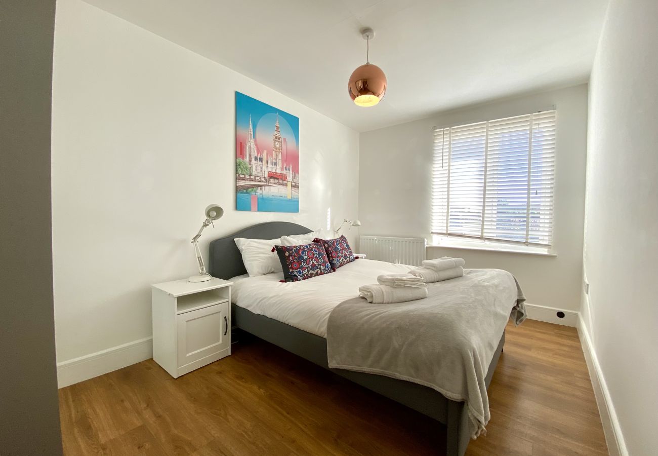 Apartment in Maidenhead - Maidenhead - Stunning, Spacious - Three Bedrooms (Two Bath) Apartment 