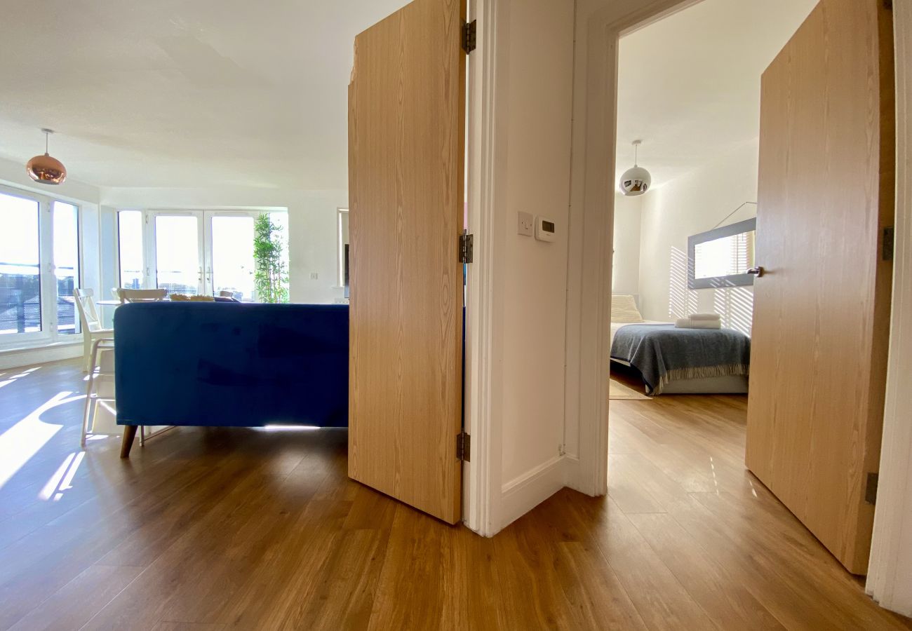 Apartment in Maidenhead - Maidenhead - Stunning, Spacious - Three Bedrooms (Two Bath) Apartment 