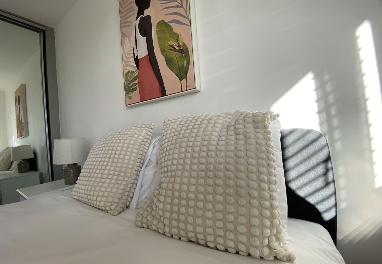 Apartment in Maidenhead - Maidenhead - Stunning, Spacious - Three Bedrooms (Two Bath) Apartment 