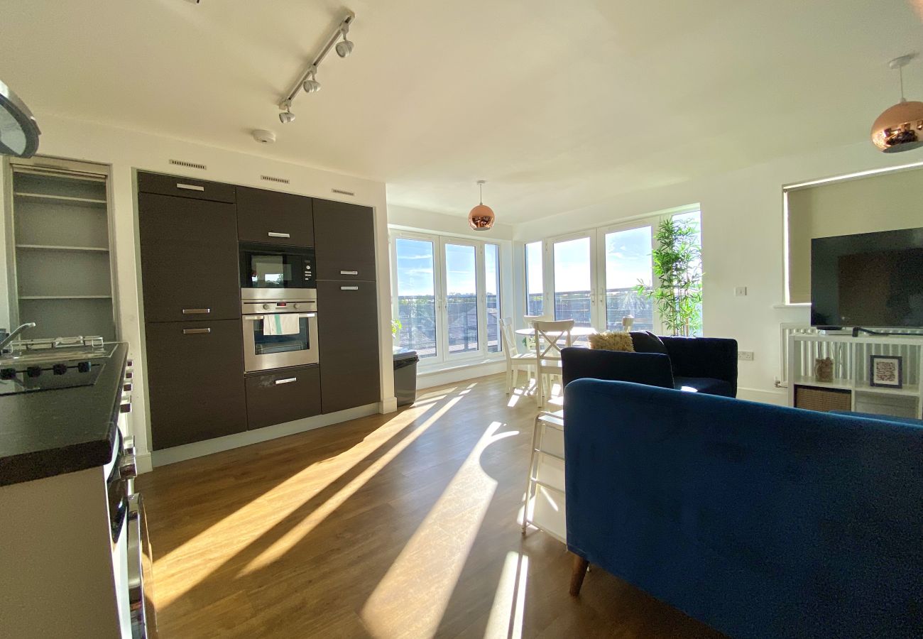 Apartment in Maidenhead - Maidenhead - Stunning, Spacious - Three Bedrooms (Two Bath) Apartment 