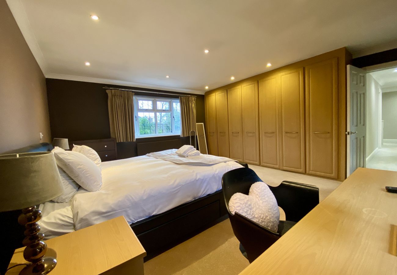 House in Binfield - Binfield: Beautiful Five Bedroom House 