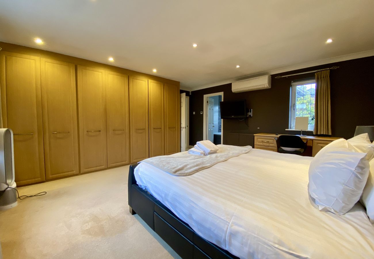 House in Binfield - Binfield: Beautiful Five Bedroom House 