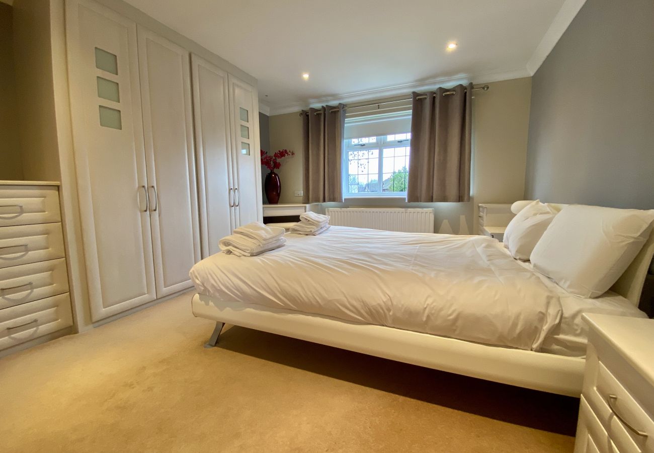 House in Binfield - Binfield: Beautiful Five Bedroom House 