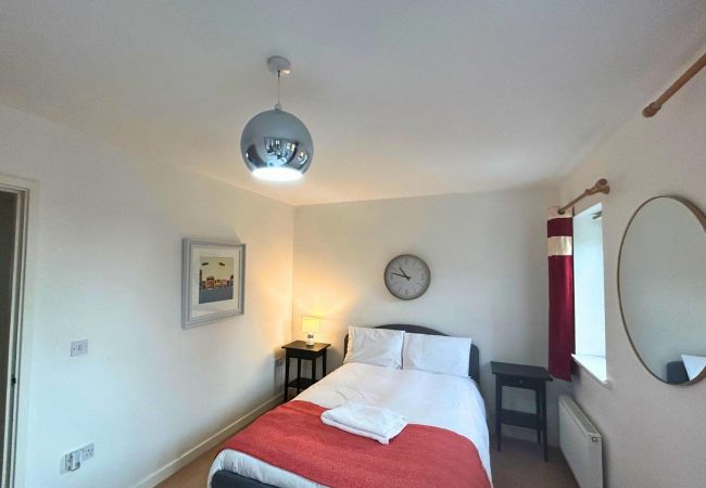 Apartment in Addlestone - Addlestone: Stylish & Modern Four Bedroom (Three & half Bath) Townhouse Apartment in Addlestone - Addlestone: Stylish & Modern Four Bedroom (Three & half Bath) Townhouse