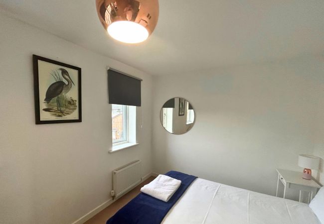Apartment in Addlestone - Addlestone: Stylish & Modern Four Bedroom (Three & half Bath) Townhouse Apartment in Addlestone - Addlestone: Stylish & Modern Four Bedroom (Three & half Bath) Townhouse