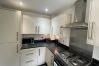 Apartment in Addlestone - Addlestone: Stylish & Modern Four Bedroom (Three & half Bath) Townhouse Apartment in Addlestone - Addlestone: Stylish & Modern Four Bedroom (Three & half Bath) Townhouse