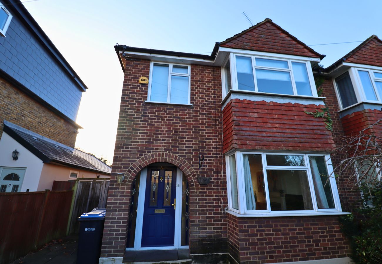 House in Addlestone - Addlestone Stylish Three Bedroom House 