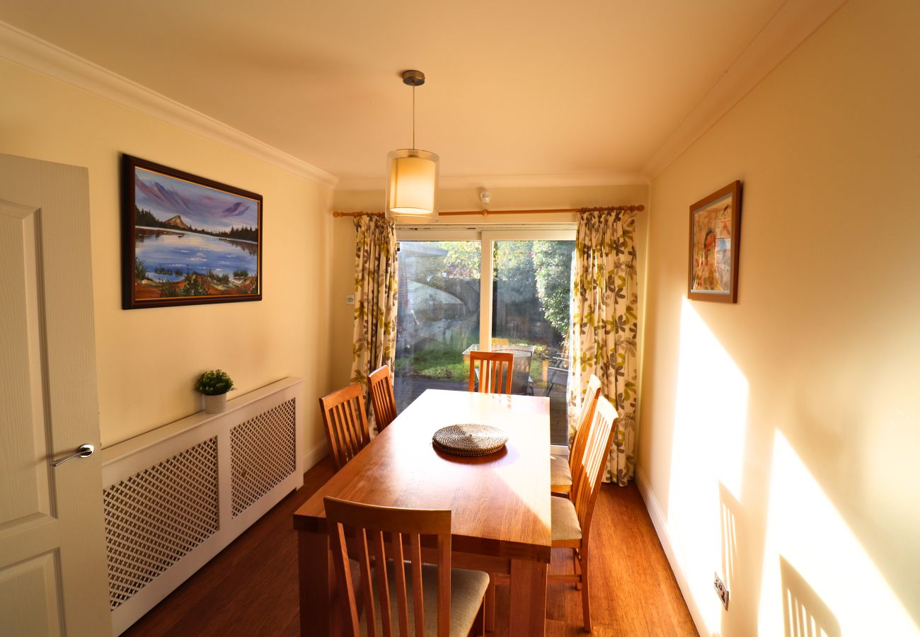 House in Addlestone - Addlestone Stylish Three Bedroom House 
