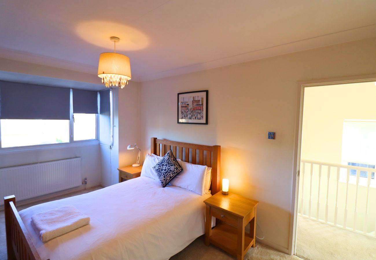 House in Addlestone - Addlestone Stylish Three Bedroom House 