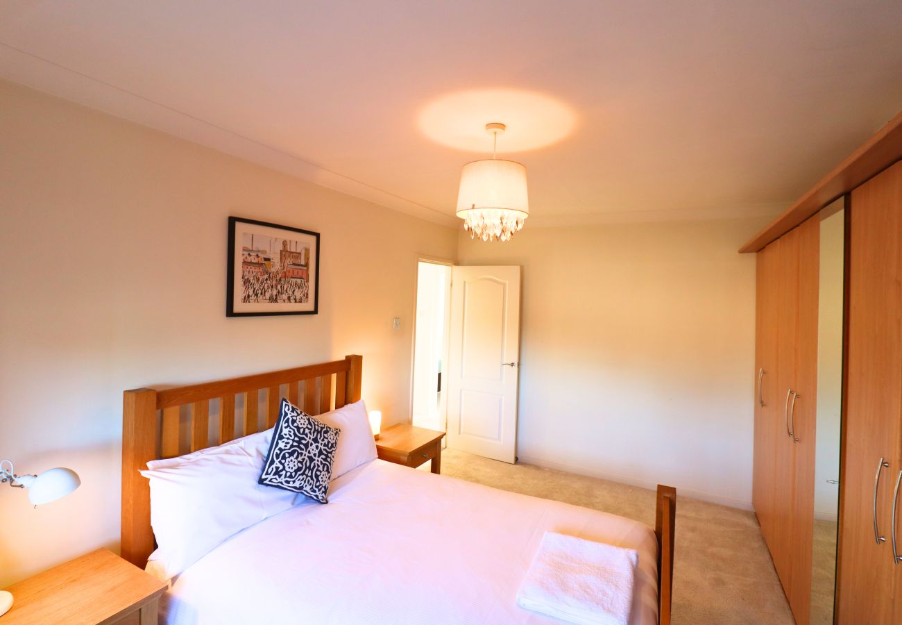House in Addlestone - Addlestone Stylish Three Bedroom House 
