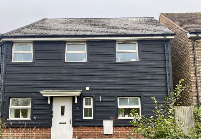 House in Bracknell - Bracknell / Wokingham Gorgeous Three Bedroom House 