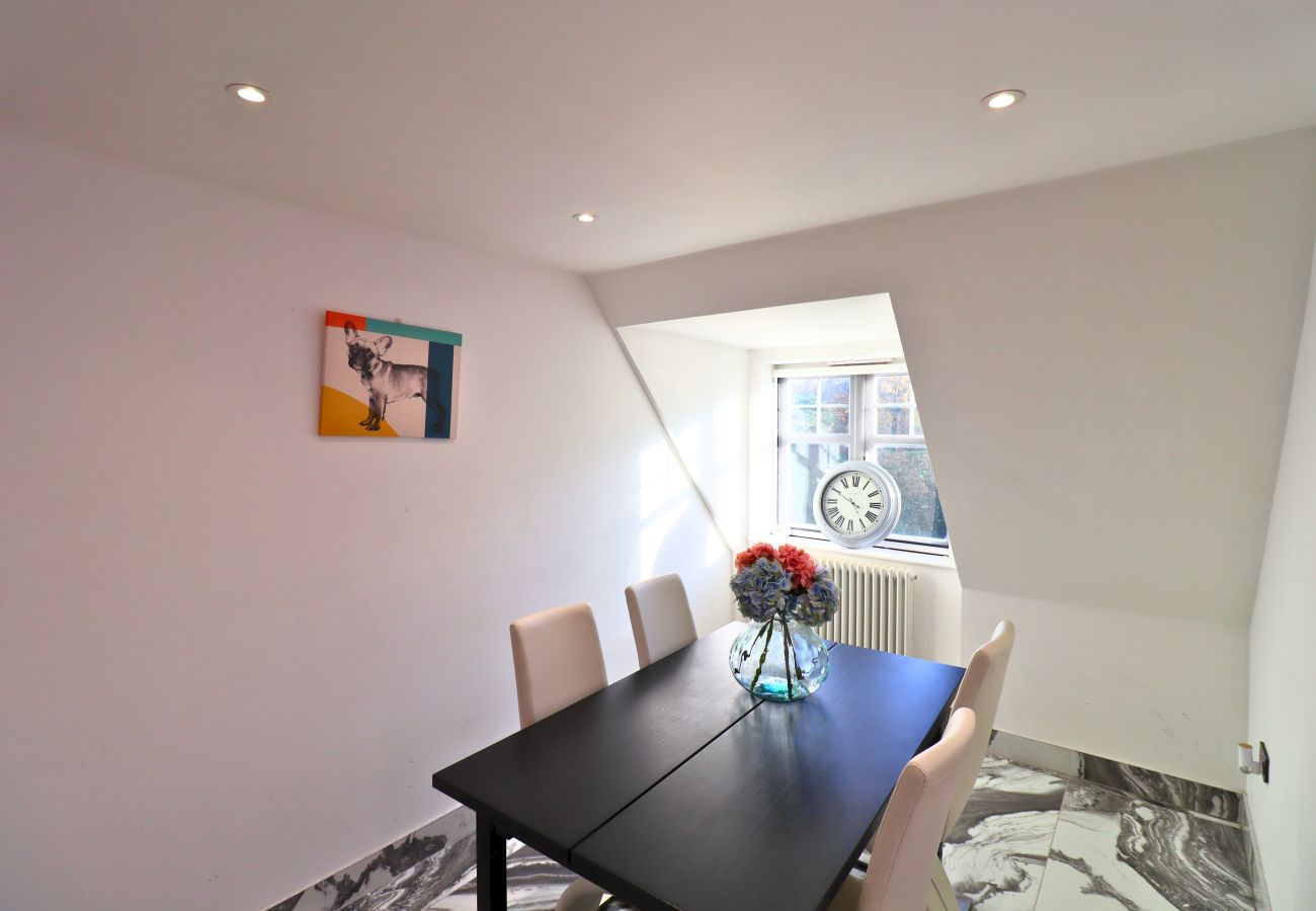 Apartment in Maidenhead - Maidenhead Fabulous Stylish Two Bedroom Penthouse 