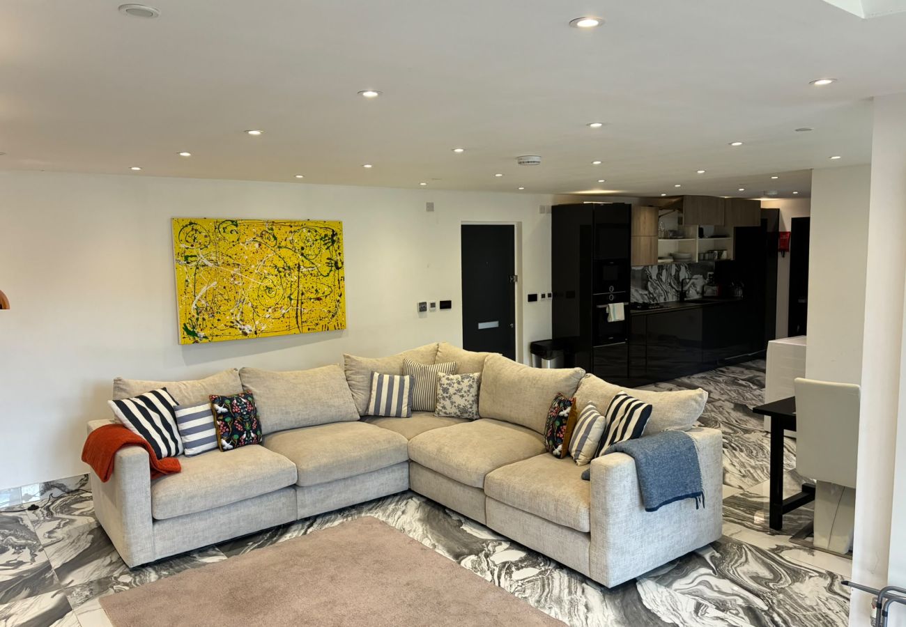 Apartment in Maidenhead - Maidenhead Fabulous Stylish Two Bedroom Penthouse 