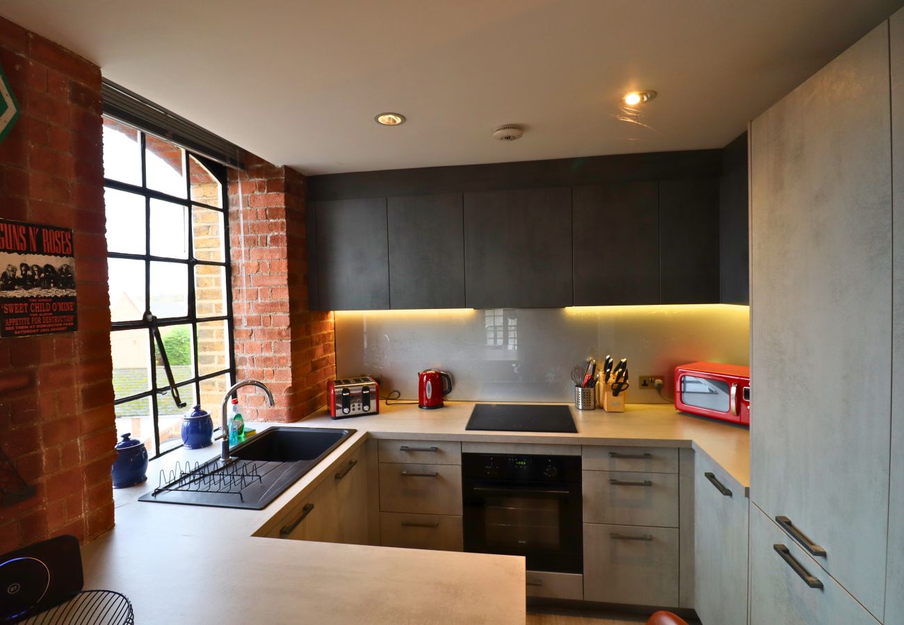 Apartment in Addlestone - Addlestone Contemporary Stunning Two Bedroom Apartment 