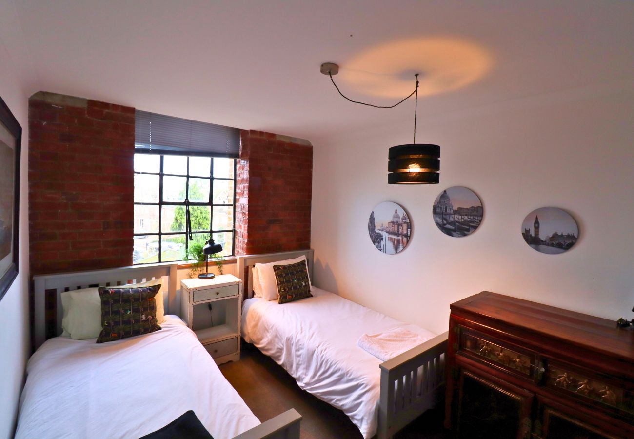 Apartment in Addlestone - Addlestone Contemporary Stunning Two Bedroom Apartment 