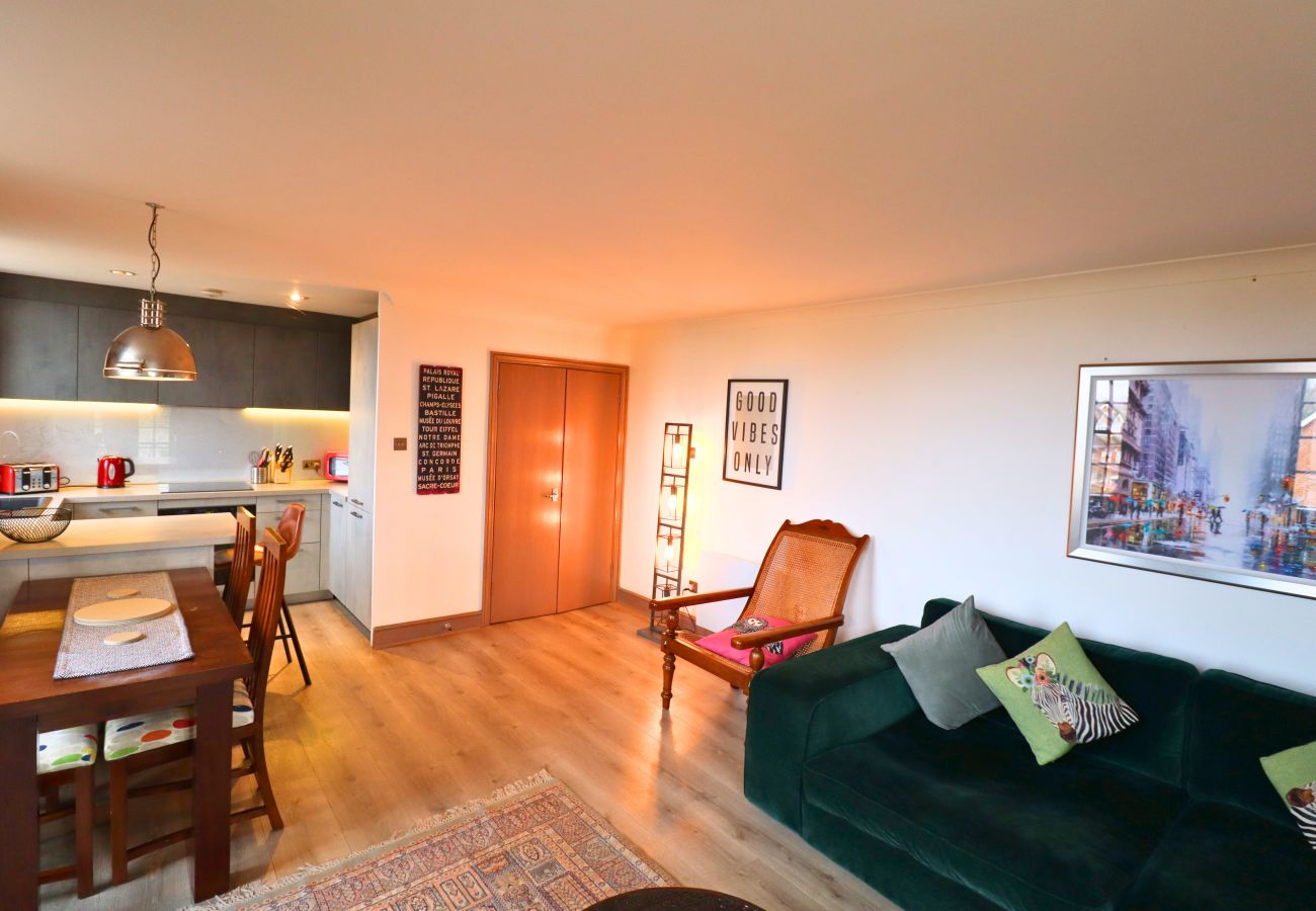 Apartment in Addlestone - Addlestone Contemporary Stunning Two Bedroom Apartment 