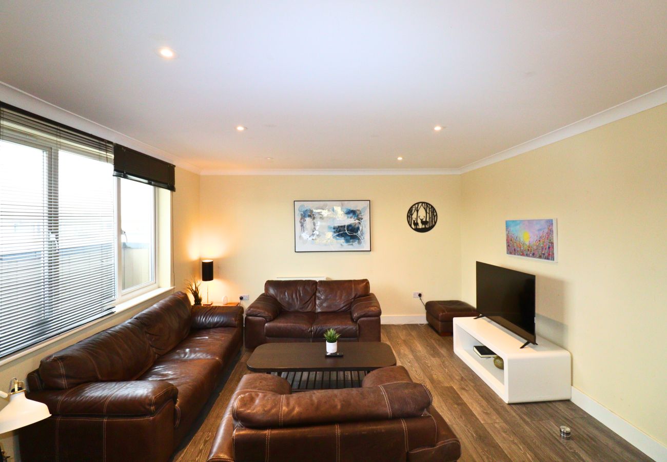 Apartment in Chertsey - Chertsey, Spectacular Two Bedroom Rooftop Apartment 