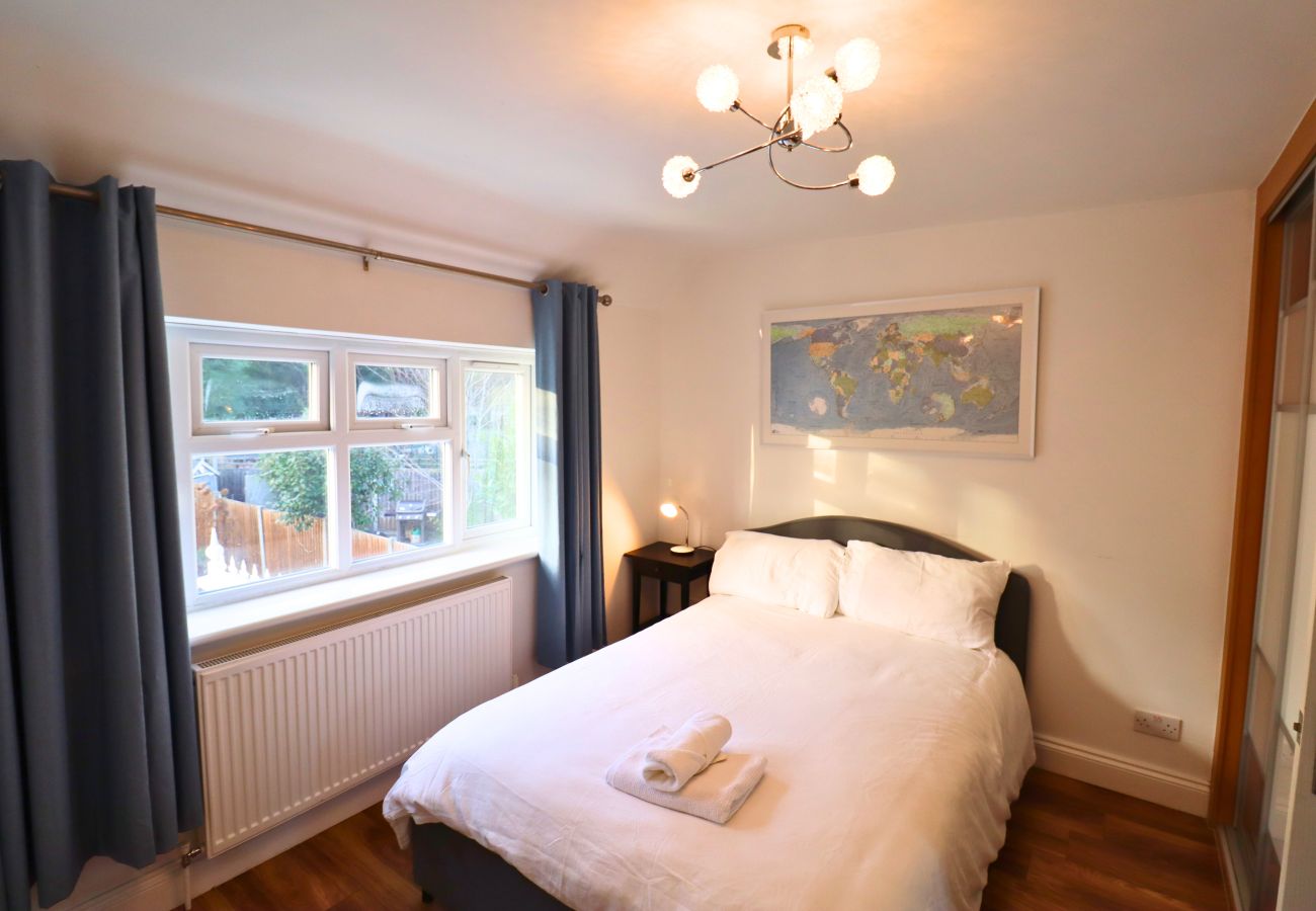 House in Sunningdale - Sunningdale, Spacious, Stylish Four Bedroom House 