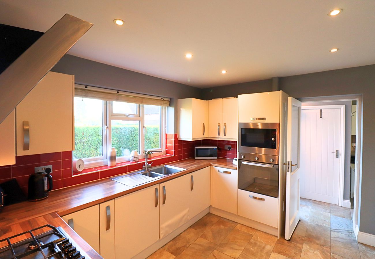 House in Sunningdale - Sunningdale, Spacious, Stylish Four Bedroom House 