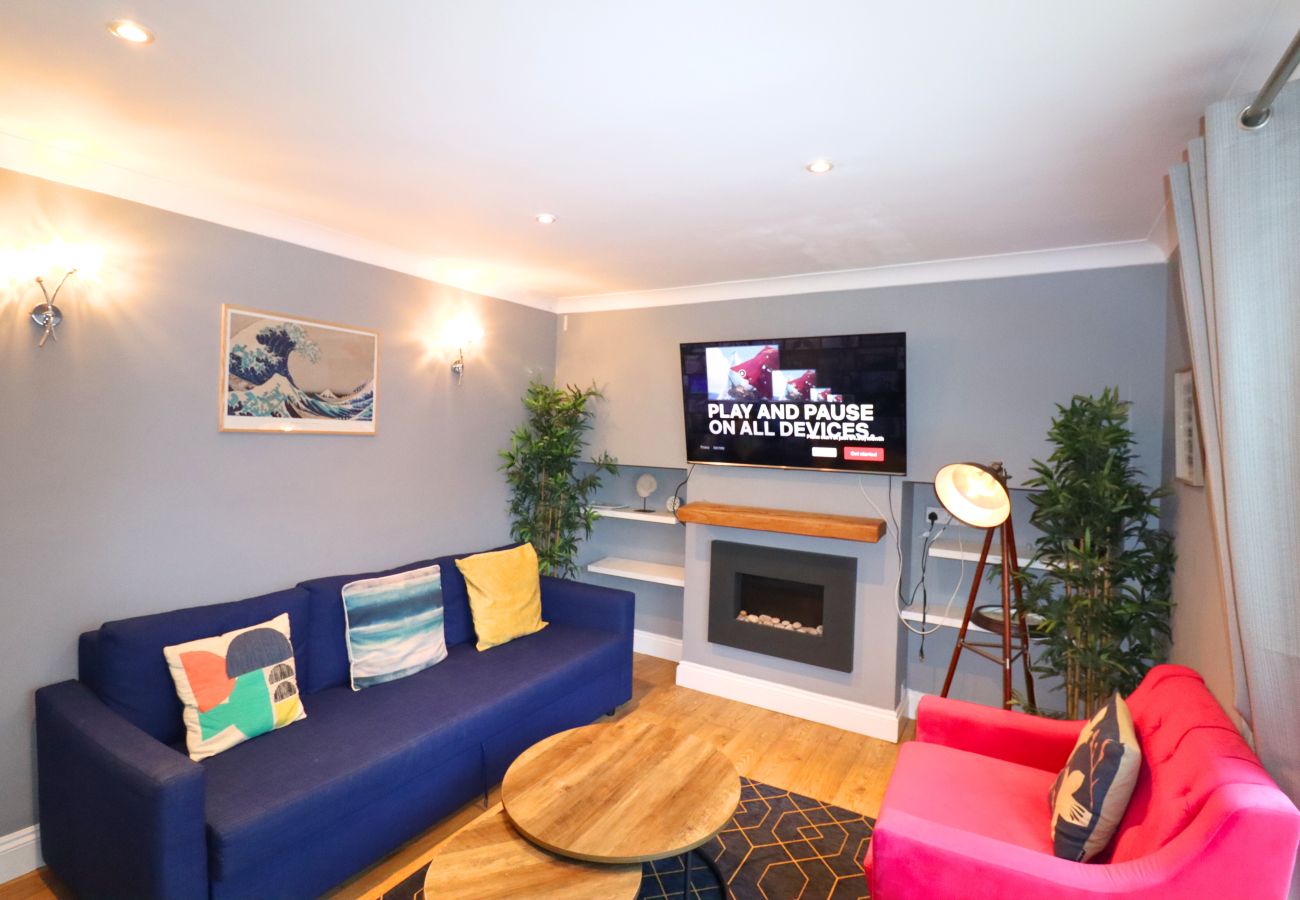 House in Sunningdale - Sunningdale, Spacious, Stylish Four Bedroom House 