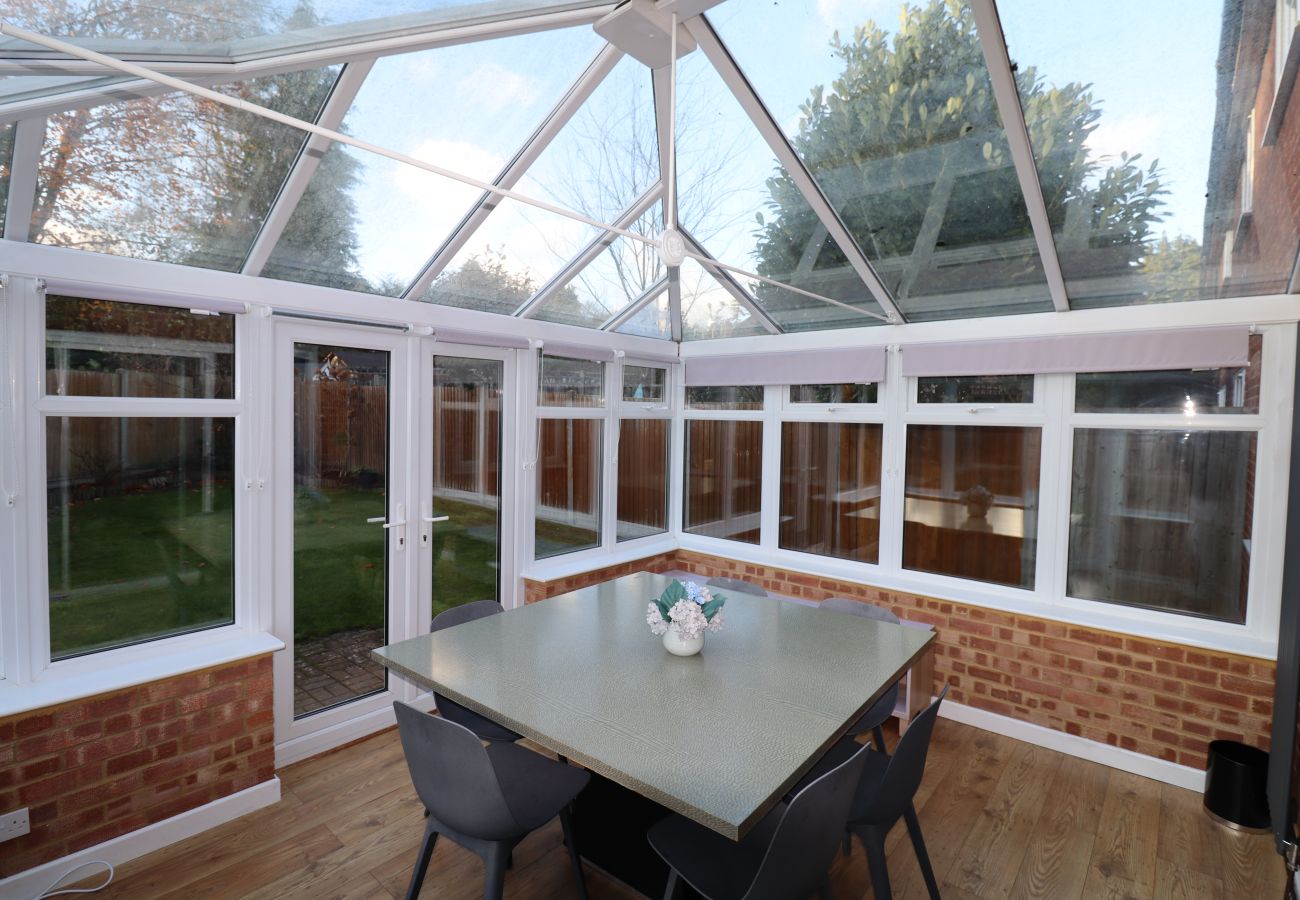 House in Sunningdale - Sunningdale, Spacious, Stylish Four Bedroom House 