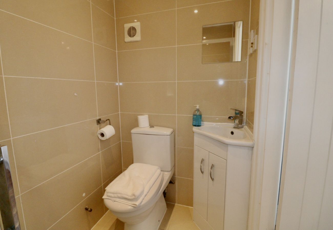 House in Sunningdale - Sunningdale, Spacious, Stylish Four Bedroom House 