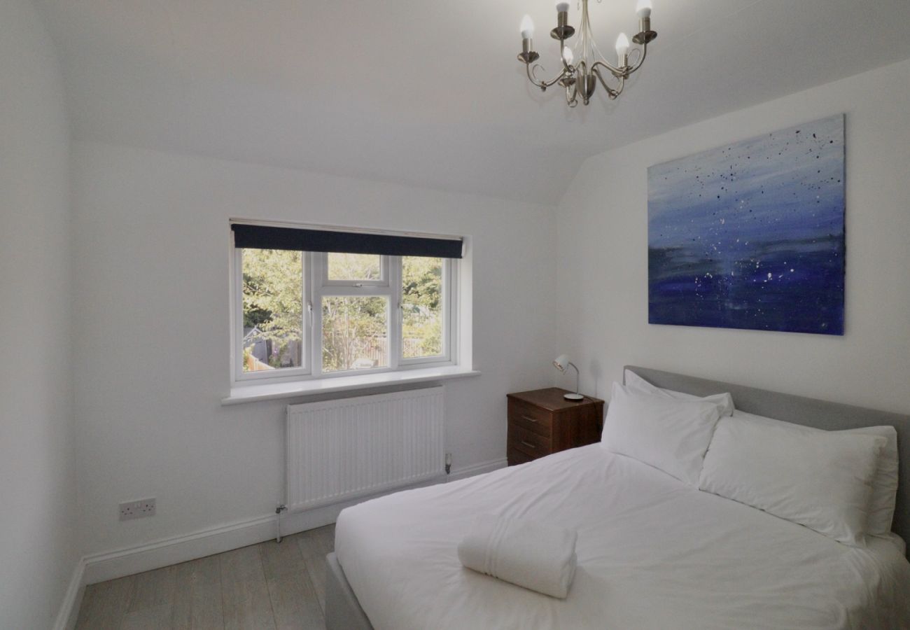 House in Sunningdale - Sunningdale, Spacious, Stylish Four Bedroom House 