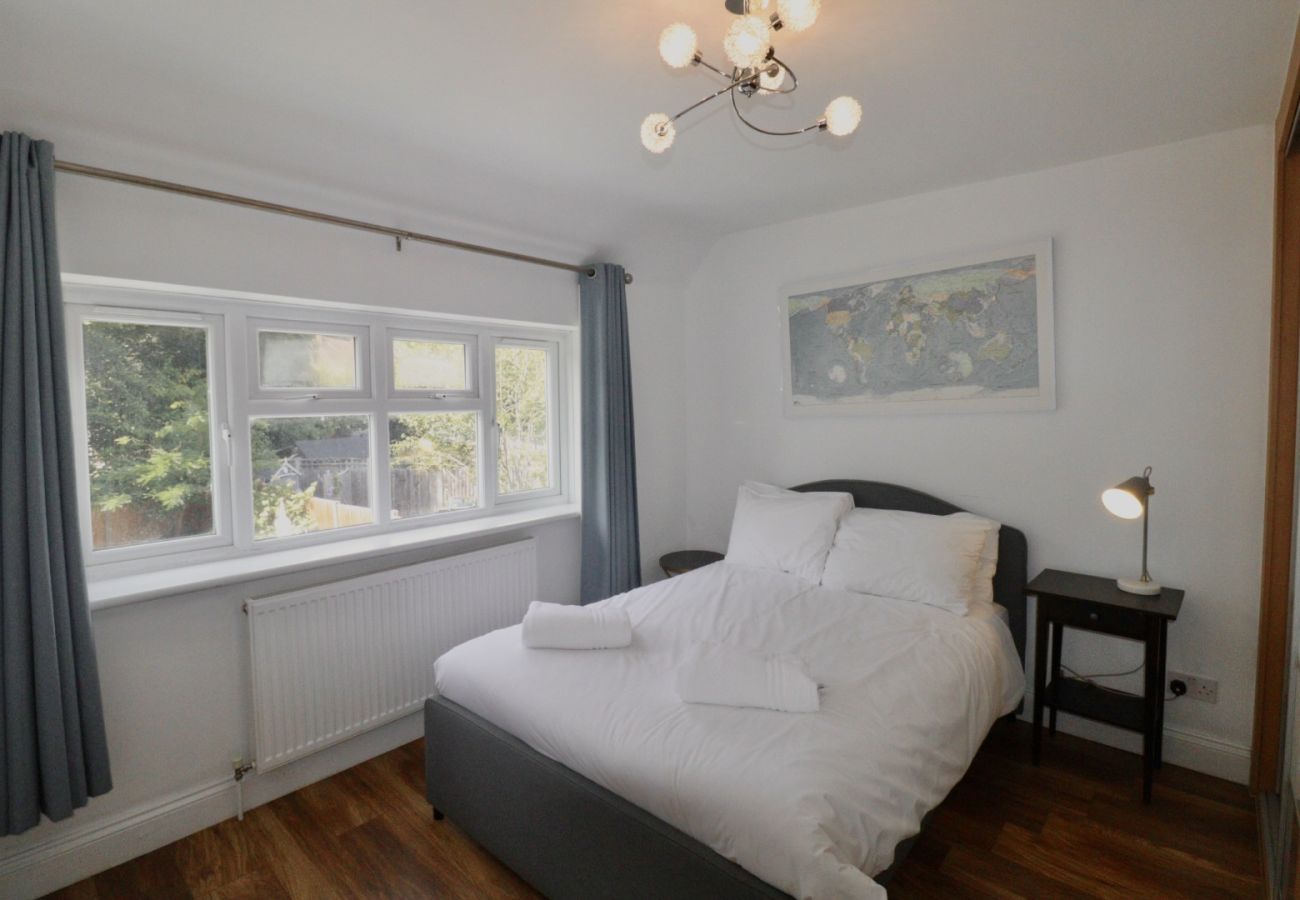 House in Sunningdale - Sunningdale, Spacious, Stylish Four Bedroom House 