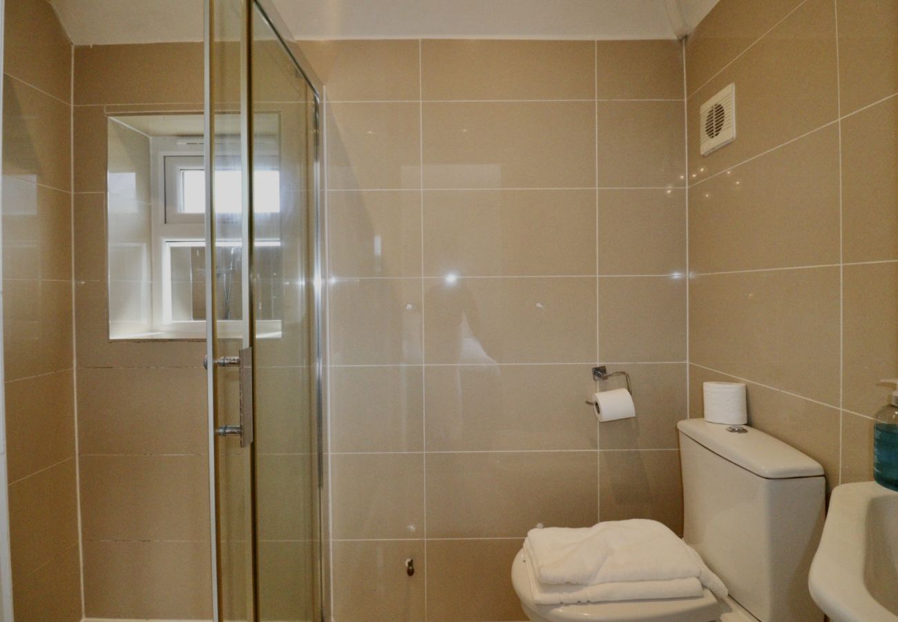 House in Sunningdale - Sunningdale, Spacious, Stylish Four Bedroom House 
