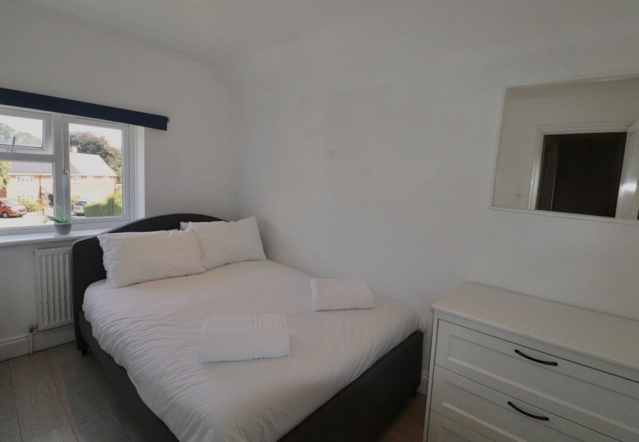 House in Sunningdale - Sunningdale, Spacious, Stylish Four Bedroom House 