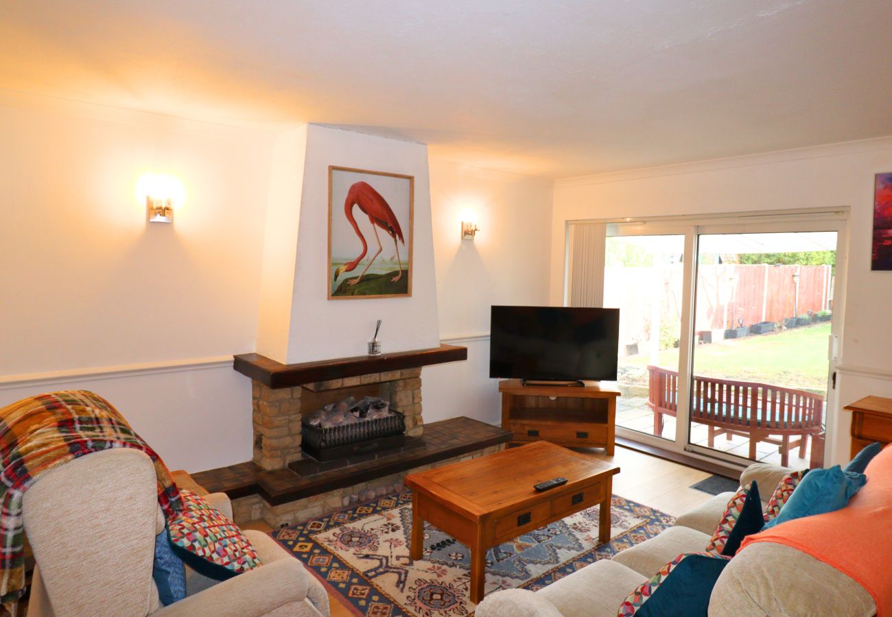 Bungalow in Addlestone - Addlestone, Cosy Three Bedroom House 