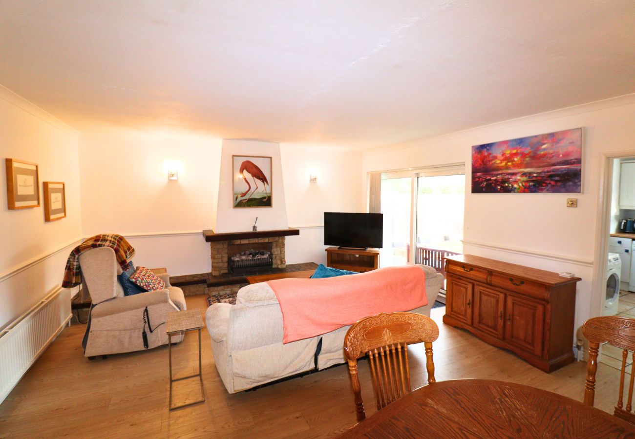 Bungalow in Addlestone - Addlestone, Cosy Three Bedroom House 