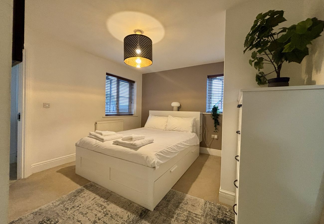 Apartment in Bracknell - Bracknell Stylish 2 Bedroom Top Floor Apartment 