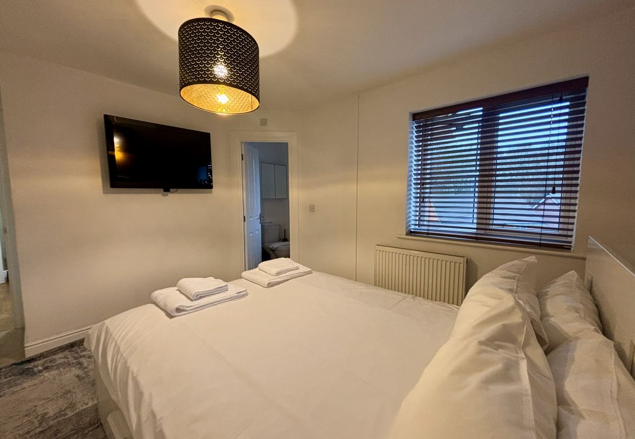 Apartment in Bracknell - Bracknell Stylish 2 Bedroom Top Floor Apartment 