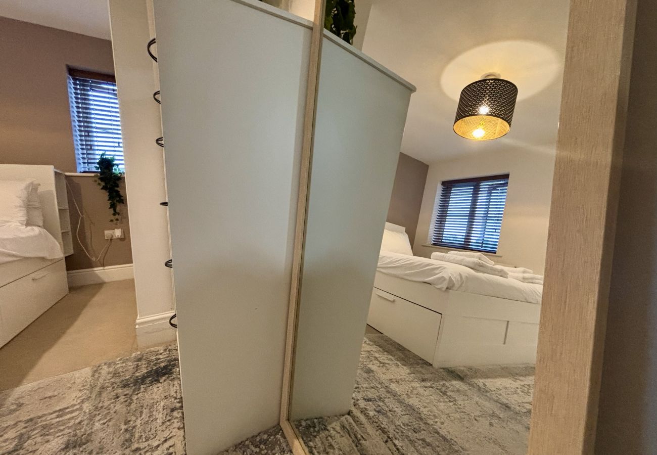 Apartment in Bracknell - Bracknell Stylish 2 Bedroom Top Floor Apartment 