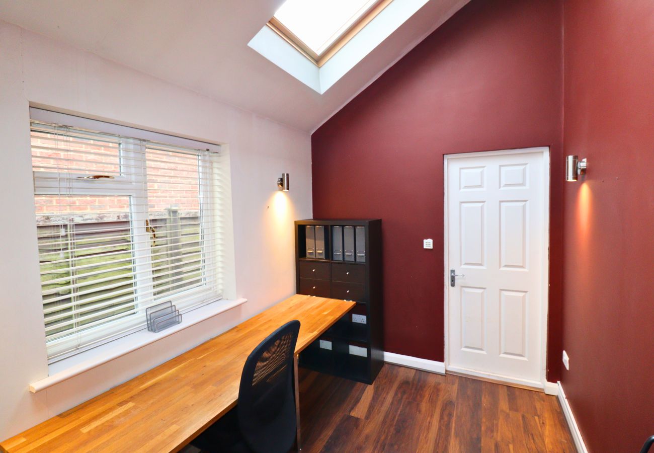 House in Binfield - Binfield: Spacious Spectacular Four Bedroom House 