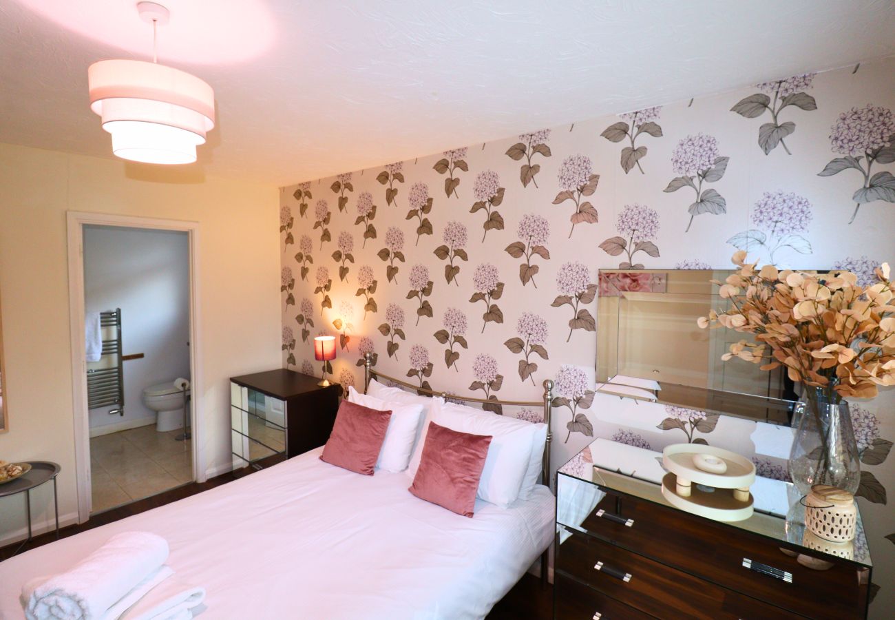 House in Binfield - Binfield: Spacious Spectacular Four Bedroom House 