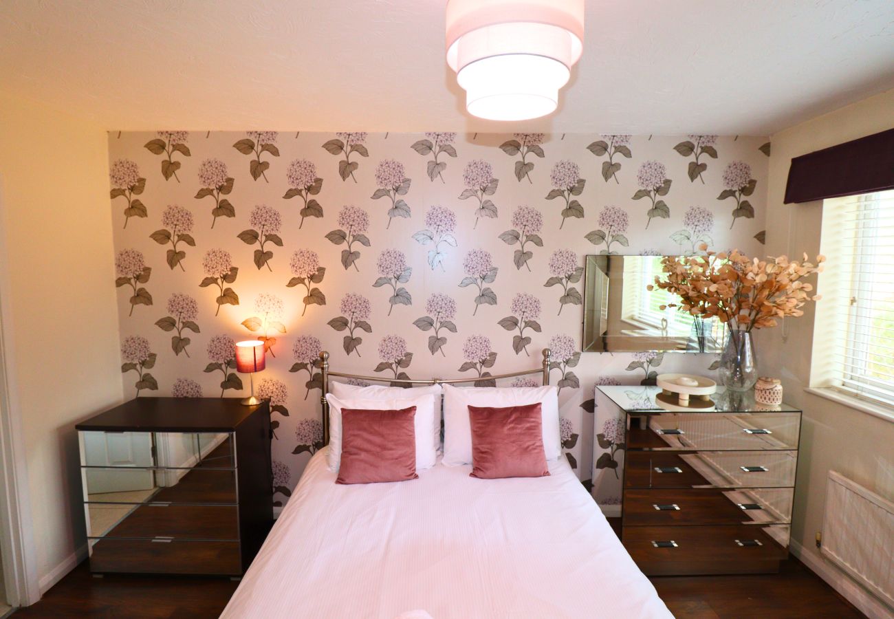 House in Binfield - Binfield: Spacious Spectacular Four Bedroom House 