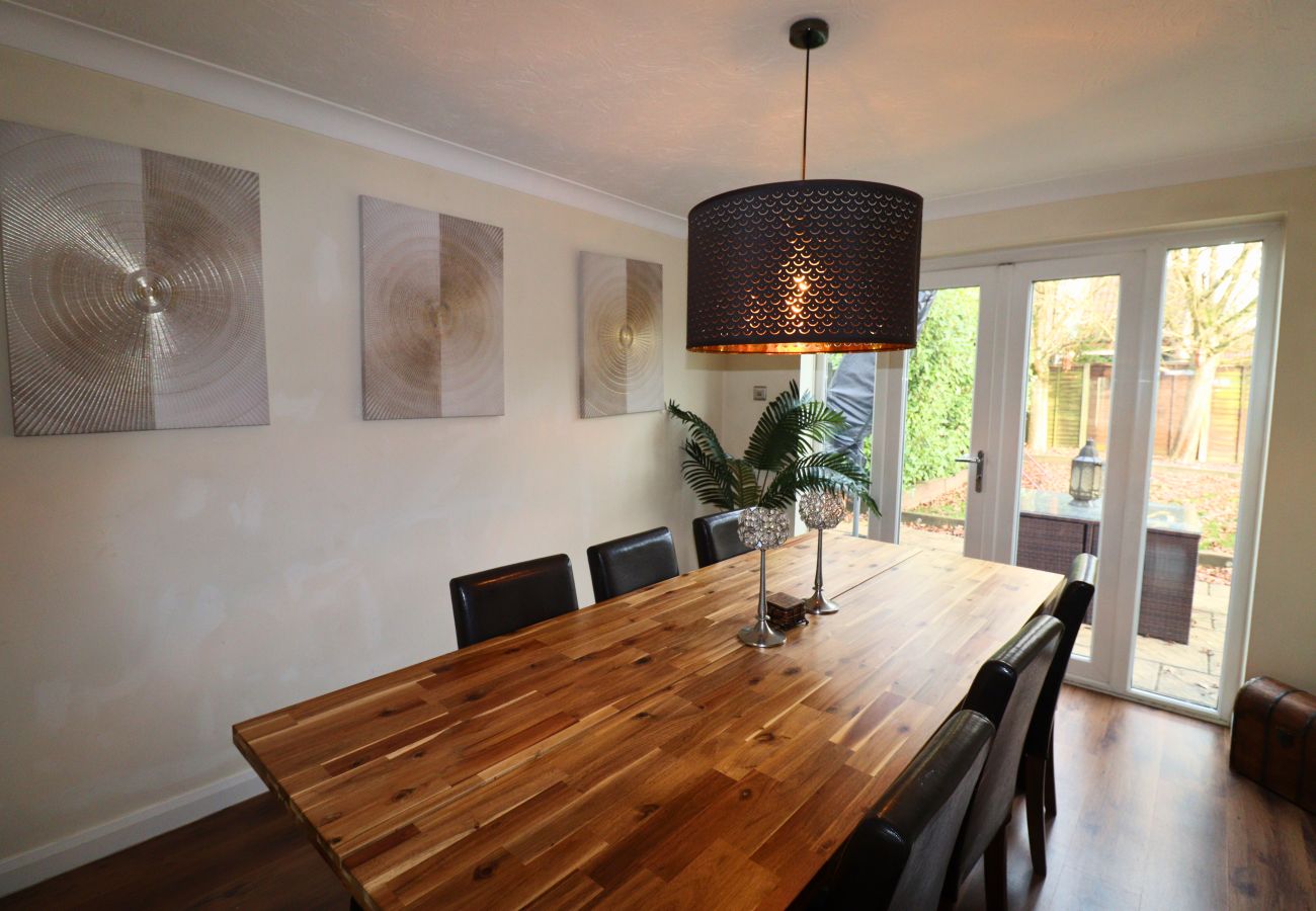 House in Binfield - Binfield: Spacious Spectacular Four Bedroom House 